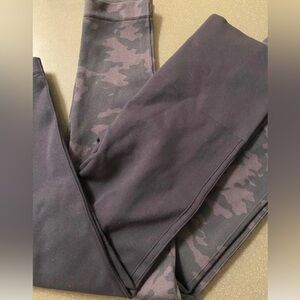 Spanx Seamless leggings lot of 2 Camo and Black Size Large